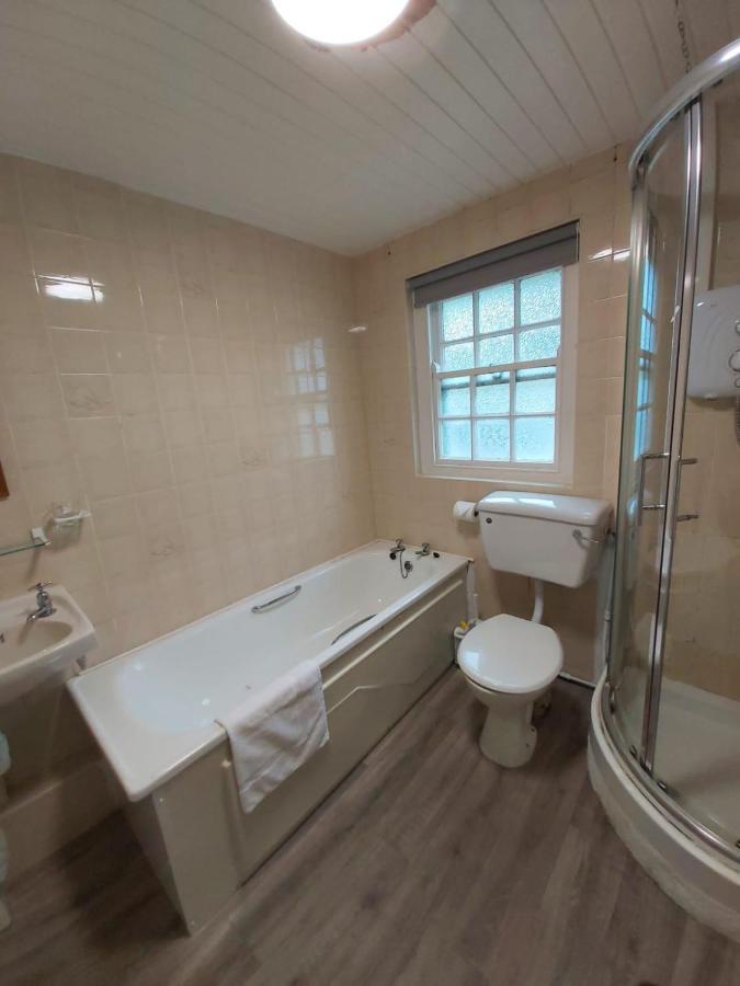 Corofin Lake Cottages Екстериор снимка