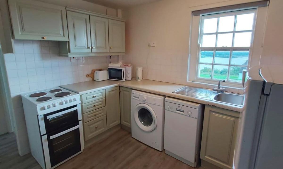 Corofin Lake Cottages Екстериор снимка