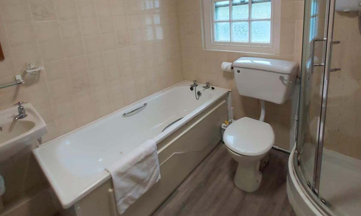 Corofin Lake Cottages Екстериор снимка