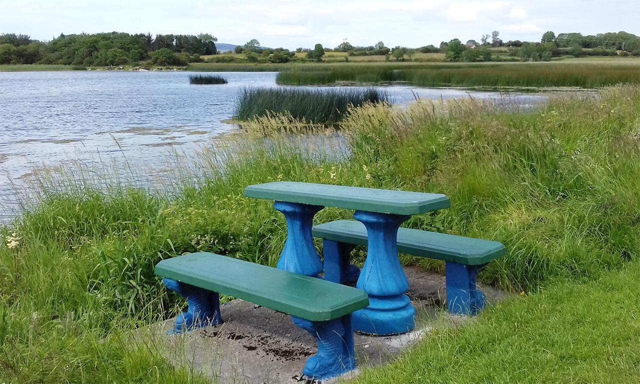Corofin Lake Cottages Екстериор снимка